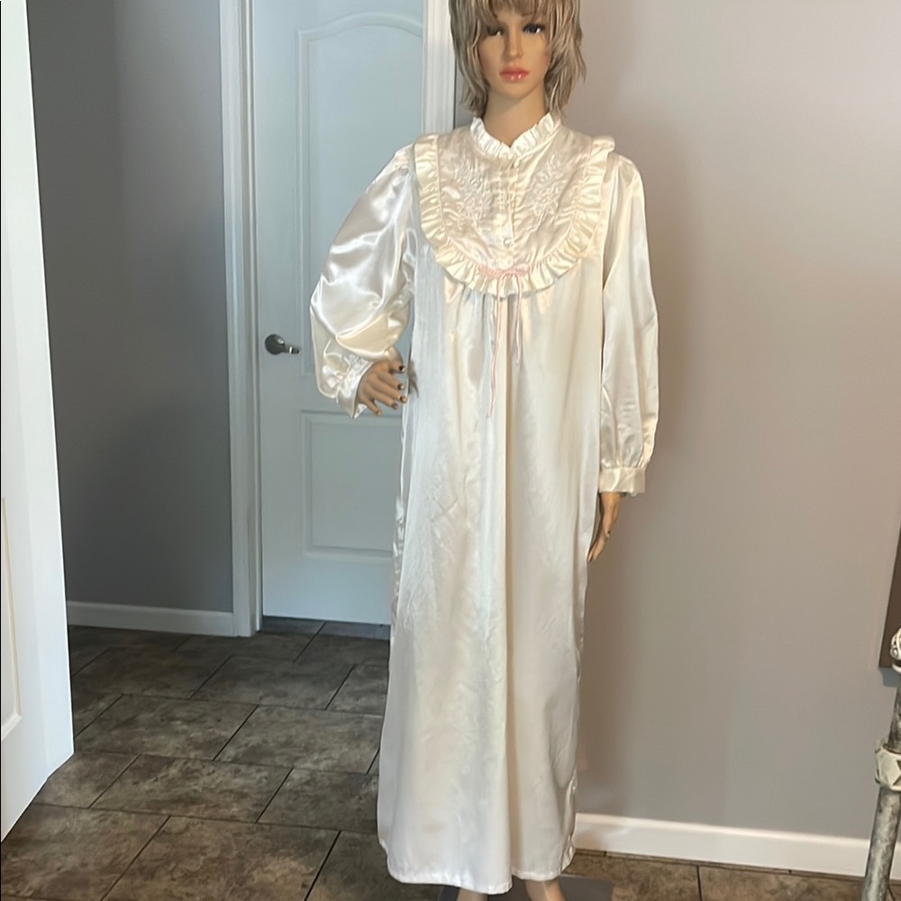 Elise Stevens Vintage Elegant Winter White Satin Nightgown